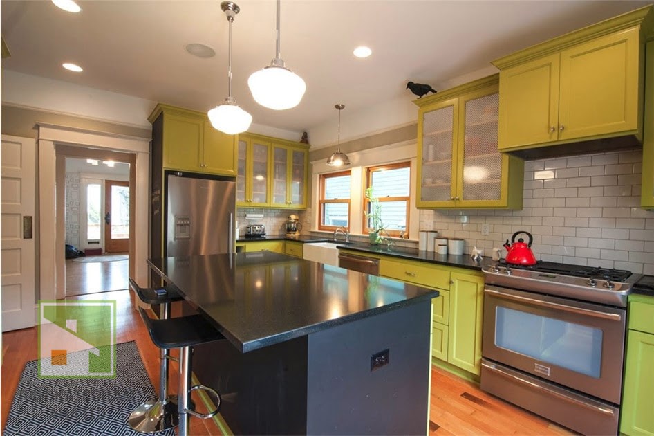 Чем покрасить потолок на кухне: выбор надежной краски и технология нанесения фото
