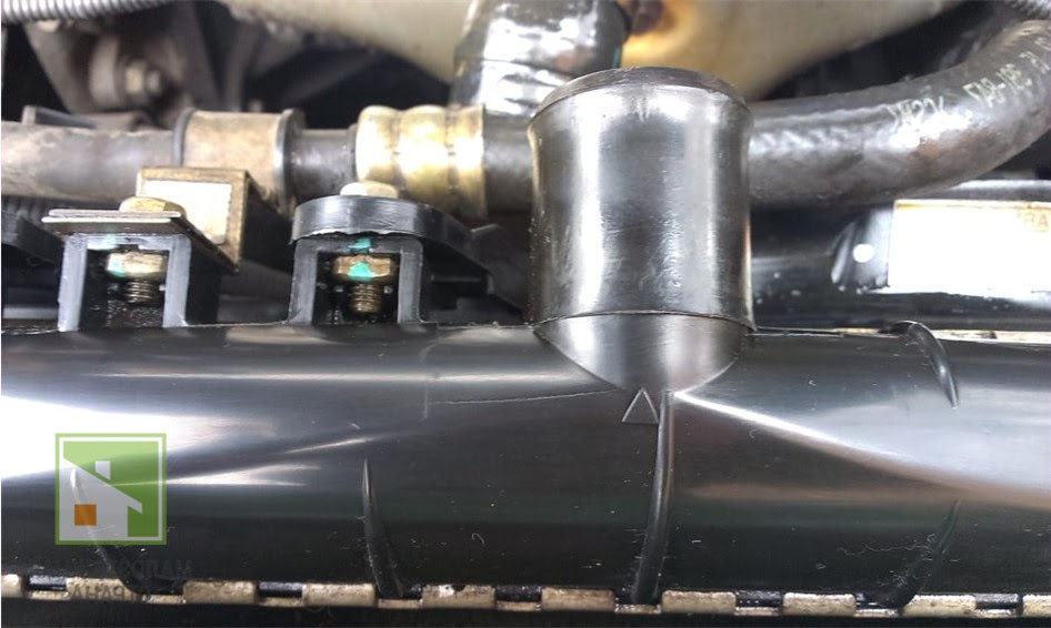 Чем заклеить пластмассовый радиатор охлаждения: варианты ремонта