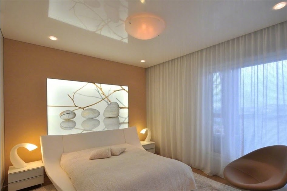 Натяжной потолок в спальне: дизайн фото