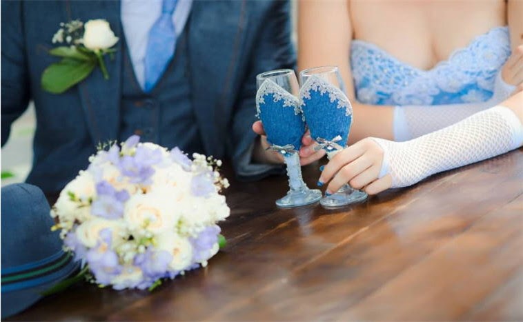 Оформление свадебных бокалов: разнообразие способов декора фото