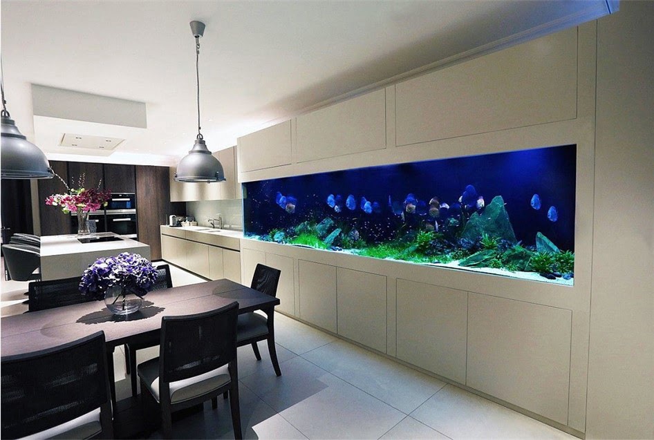 Особенности установки аквариума в интерьере коридора, гостиной, спальни и ванной комнаты фото