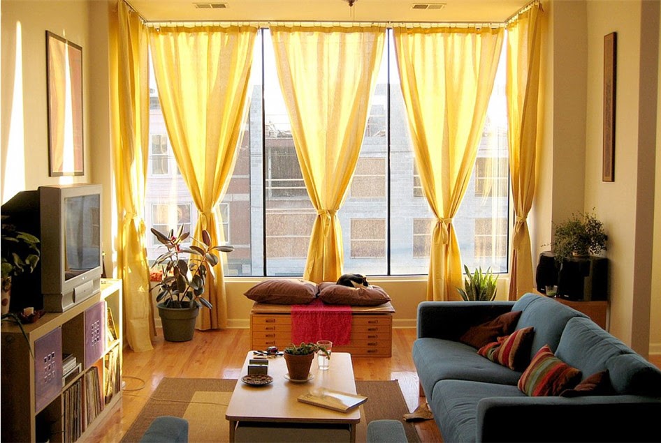 Примеры применения жёлтых штор в интерьере разных комнат