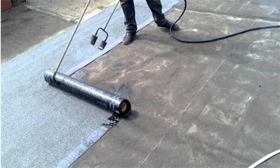 Чем лучше покрыть крышу гаража из бетонных плит?