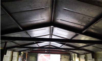 Чем покрыть крышу металлического гаража от протекания и можно ли замазать швы? фото