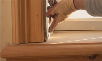 Чем замазать или заделать щели в деревянных окнах  доступные способы утеплить свое жилище