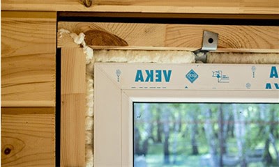 Как правильно сделать установку окон в деревянном доме своими руками?