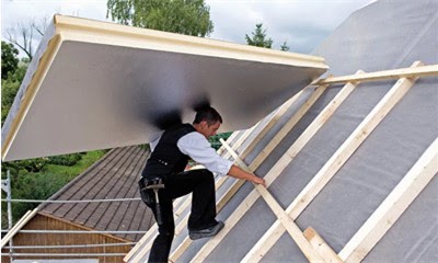 Как правильно выполнить утепление двухскатной крыши и какие материалы лучше использовать?