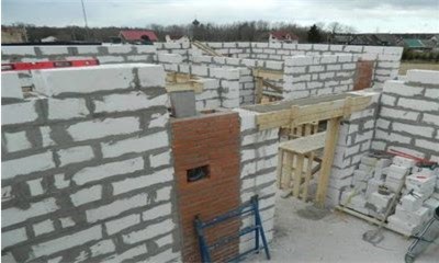 Какие блоки подойдут для наружных и внутренних несущих стеновых конструкций, правила их укладки фото