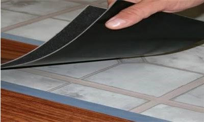 Кварцвиниловая плитка на линолеум: можно ли укладывать и как правильно это делать? фото
