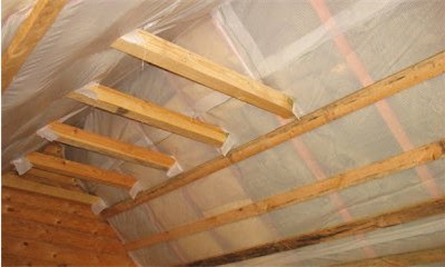 Монтаж гидроизоляции и пароизоляции для потолка в деревянном перекрытии