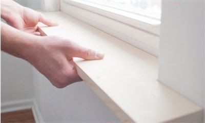 Можно ли и как произвести демонтаж и замену подоконника пластикового окна своими руками?