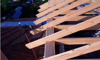 Назначение и особенности устройства мауэрлата при строительстве односкатной крыши фото