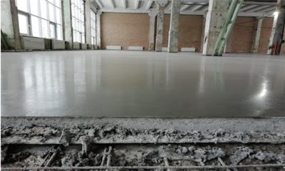 Основные принципы устройства бетонной стяжки пола в промышленных помещениях