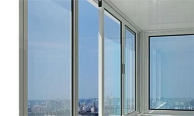 Особенности применения алюминиевых раздвижных окон на балконе