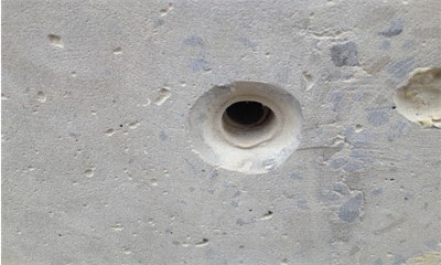 Полезные рекомендации, как и чем заделать дыру в стене из бетона фото