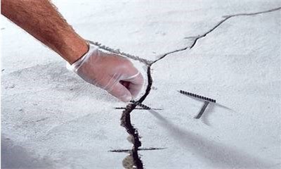 Причины трещин в бетонной стяжке и правила ремонта