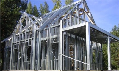 Процесс строительства и особенности каркасных домов из металла