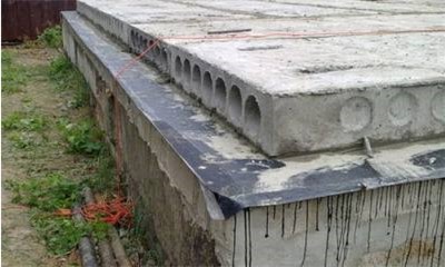 Разновидности и пошаговая инструкция по укладке плит перекрытия на ленточный фундамент
