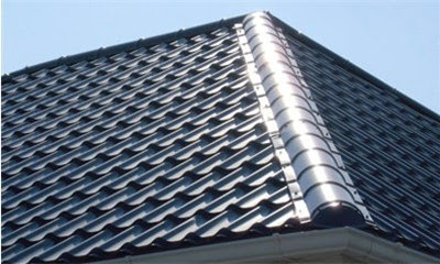 Строительство вальмовой крыши из металлочерепицы: правила установки элементов конструкции фото