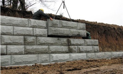 Все, что нужно знать о бетонных блоках для подпорных стенок