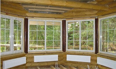 Все, что нужно знать о деревянных окнах для веранды: виды, характеристики и выбор