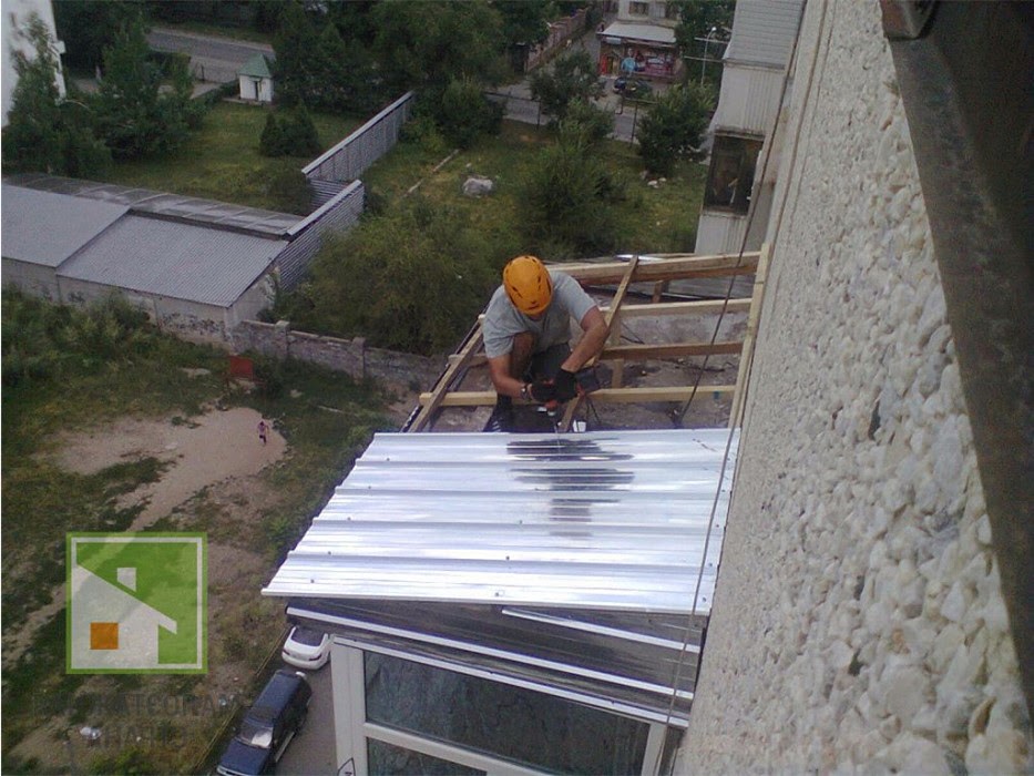 Как провести ремонт крыши балкона на последнем этаже