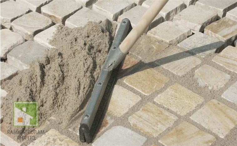 Как провести укладку брусчатки на бетонное основание