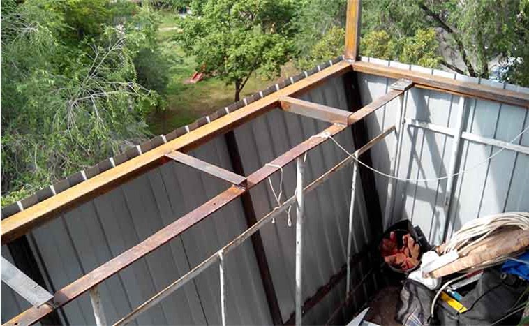 Каркас балкона из металла и дерева под обшивку, утепление, отделку и остекление фото