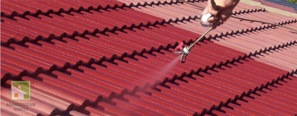 Покраска крыши: правила выбора и нанесения краски из различных компонентов